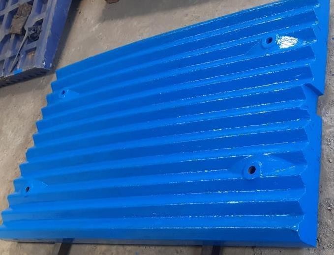 Machined jaw crusher plate
