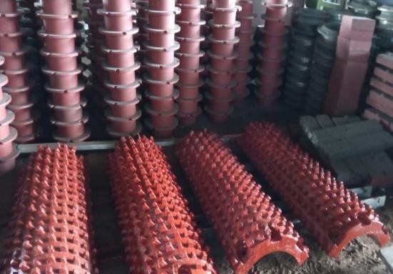 Roller crusher and apron feeder rollers