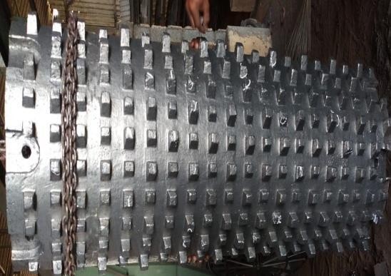 Roll crusher segment assembly