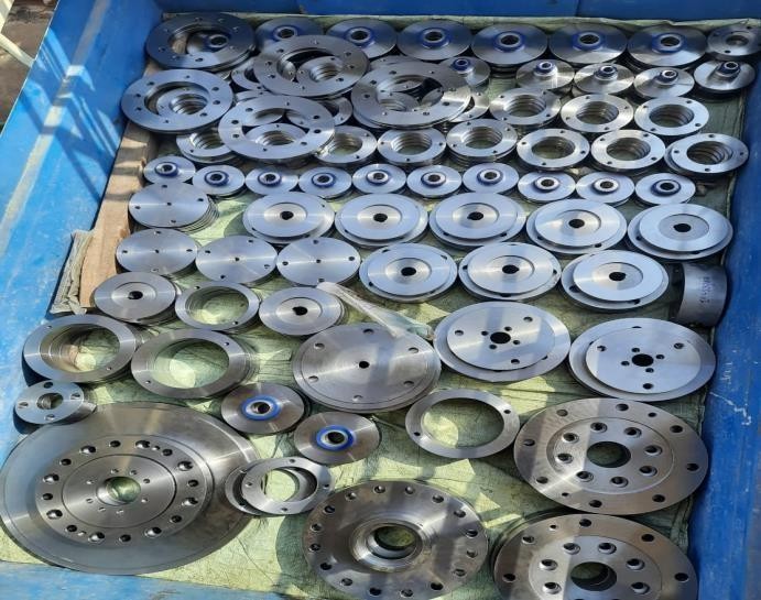 Batch of machined flanges and rings